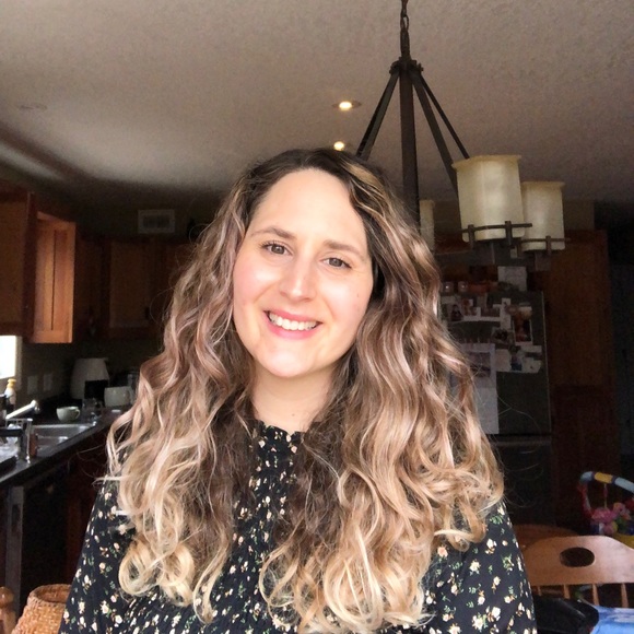 Meet your Posher, Laura - Picture 2 of 2